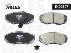 Колодки тормозные передние (с датчиком + болты) (Смесь Low-Metallic) (CITROEN JU E400307 MILES