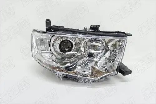 Фара правая Mitsubishi Pajero Sport 2 (2008-2015) ксенон, с корректором OEM0031FR OEMPARTS