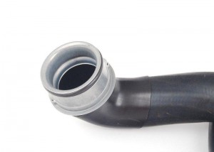 Патрубок MERCEDES S (W221) системы охлаждения верхний OE A2215013784 MERCEDES BENZ