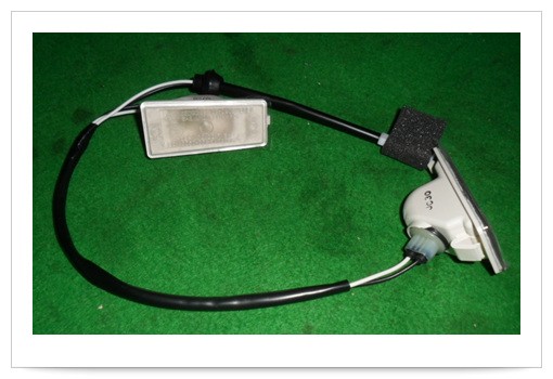 Фонарь освещения знака номерного SSANGYONG Rexton (02-) в сборе OE 8379008001 SSANG YONG