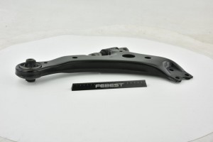 Рычаг правый TOYOTA CAMRY V30/V40 0124-MCV30RH 0124-MCV30RH FEBEST