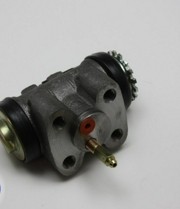 Цилиндр тормозной задний HYUNDAI HD120 правый (с прокачкой) TCIC 11T0526 TCIC