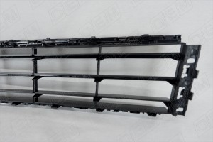 Решетка в бампер нижняя Volkswagen Passat B7 (2010-2015) один хром молдинг OEM3712 OEMPARTS