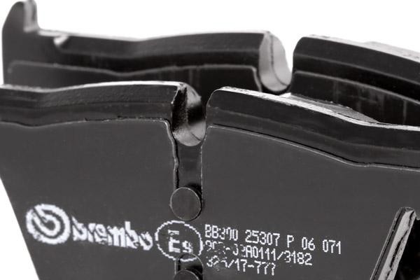 Колодки тормозные BMW 1 (F20,F21),3 (F30,F31,F34,F80),4 (F32,F33,F36,F82,F83) за P06071 BREMBO