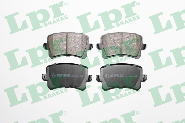 Комплект тормозных колодок 05P1390 05P1390 LPR