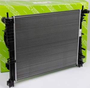 Радиатор охлаждения двигателя 735634AVT AVTOPRIBOR