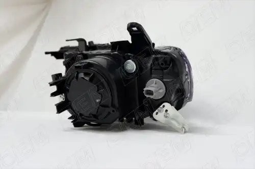 Фара правая Mitsubishi Pajero Sport 2 (2008-2015) ксенон, с корректором OEM0031FR OEMPARTS