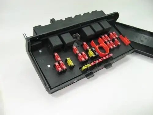 Блок предохранителей для а/м ВАЗ 2107 "АВАР" (521.3722) (аналог 405, инж.) 5213722000 AVAR