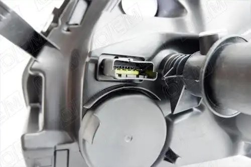 Фара правая Renault Duster 1 2011-2015, черная OEM0118FR OEMPARTS