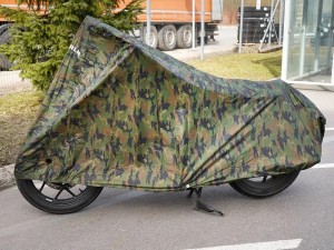 Чехол-тент на мотоцикл защитный M (225х90х110см), люверс под замок, летний камуф ADMC008 AIRLINE