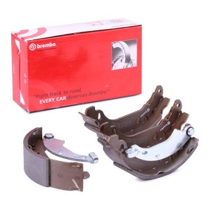 S68524 колодки барабанные!\ Renault Clio 1.2i-1.9D 98> S 68 524 BREMBO