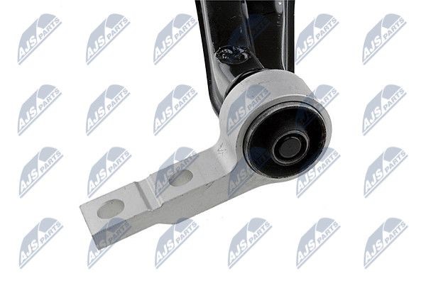 рычаг передний нижний правый!\ Nissan Almera Tino 98> ZWDNS017 NTY