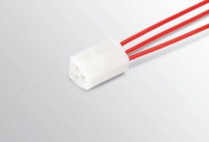 Колодка 3-конт с проводами 2,8 (0,75 мм кв) (гнездо) /Cargen/ AX34301 CARGEN