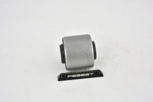 сайлентблок задней верхней продольной тяги!\ Mitsubishi Pajero Pinin/Io H61W-H77 MAB-085 FEBEST