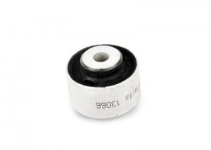 сайлентблок рычага переднего верхний!\ Audi A4 08> 8K0 407 515 VAG