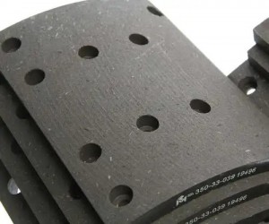Накладка тормозной колодки МАЗ-5440 MAN MERCEDES (410x223) стандарт 64 отв. 8x18 350-33-039 MEGA POWER