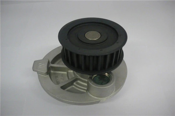 Насос водяной OPEL Ascona C (86-88),Astra H (05-) GMB GWO-18A GMB