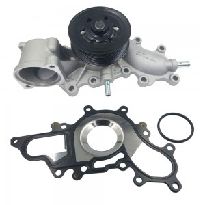 помпа!\ Toyota Land Cruiser 4.5D 07> VKPC91858 SKF