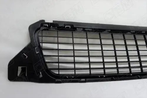Решетка в бампер нижняя Renault Duster 1 2011-2015 OEM3667 OEMPARTS