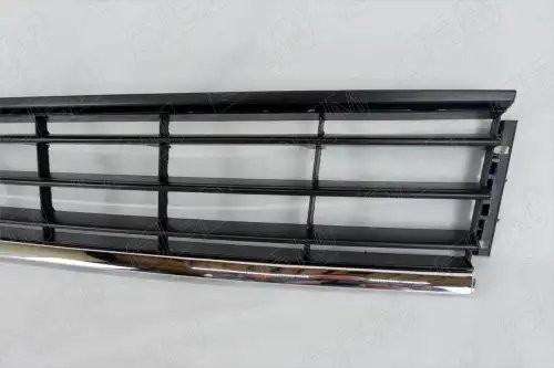 Решетка в бампер нижняя Volkswagen Passat B7 (2010-2015) один хром молдинг OEM3712 OEMPARTS