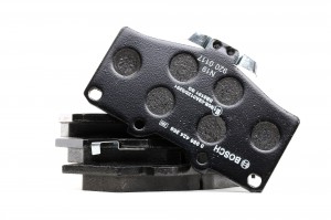 Колодки тормозные TOYOTA Land Cruiser (J80,J90),4Runner,Hilux передние (4шт.) BO 0 986 424 268 BOSCH