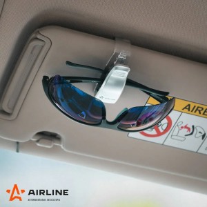 Держатель очков на солнцезащитный козырек серебристый AIRLINE AH-GH-01 AIRLINE