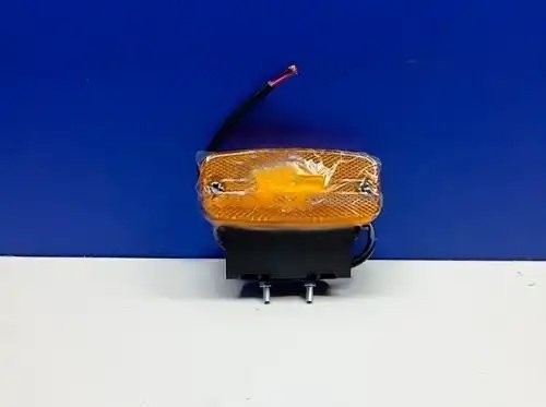фонарь габаритный !желтый прямоугольный LED 24V, 111x51 с Г-кронштейном \Univers M720304 MARS