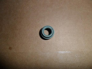 Колпачок SSANGYONG Rexton (02-) (OM600) выпускной маслоотражательный (9х12х6.3/1 6610533058 SSANG YONG