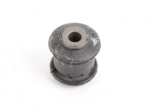 Сайлентблок VW AUDI рычага переднего нижнего OE 1K0 407 182 VAG