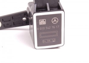ДАТЧИК ПНЕВМОПОДВЕСКИ 0105427617 A  0105427617 MERCEDES BENZ
