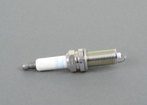 Свеча зажигания BMW 3 (E90) OE 12 12 0 037 663 BMW