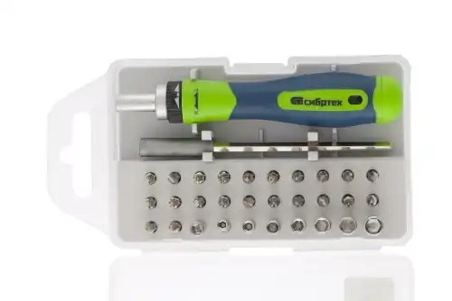 Отвертка с набором бит CrV  реверсивная 32 предмета в футляре СИБРТЕХ 13370 SIBRTEC